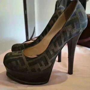 Fendi heels size 5 women
